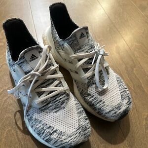 adidas ultraboost 21 black and white size 9 women’s